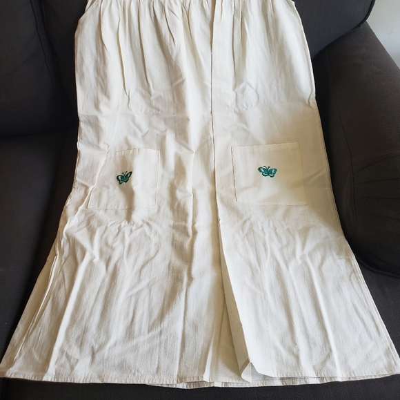 Embroidered long frock with pockets - Picture 5 of 6